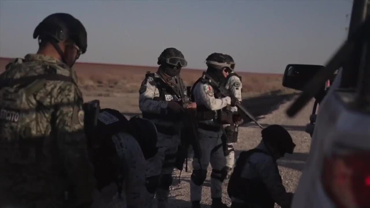 Mexico deploys the first of 10,000 National Guard troops to US border ...